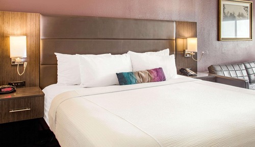 Chambre Standard, 1 très grand lit et 1 canapé-lit, non-fumeurs