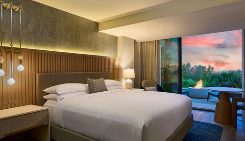 Chambre, 1 très grand lit, non-fumeurs, vue golf
