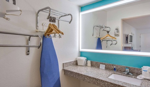 Chambre, 1 très grand lit, accessible aux personnes à mobilité réduite, non-fumeurs