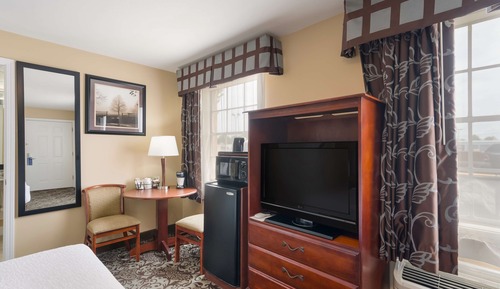 Chambre Standard, 2 grands lits, accessible aux personnes à mobilité réduite, baignoire