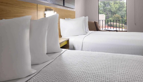 Chambre, 2 lits doubles, accessible aux personnes à mobilité réduite (Mobility Accessible)