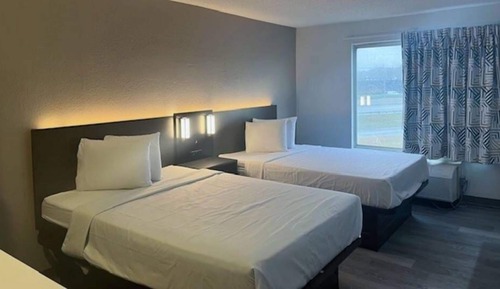 Chambre Standard, 2 grands lits, non-fumeurs, réfrigérateur et four à micro-ondes