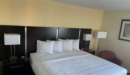 Chambre, 1 très grand lit, non-fumeurs