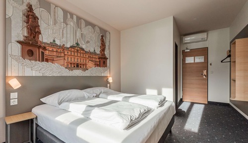 Chambre Double (French bed)
