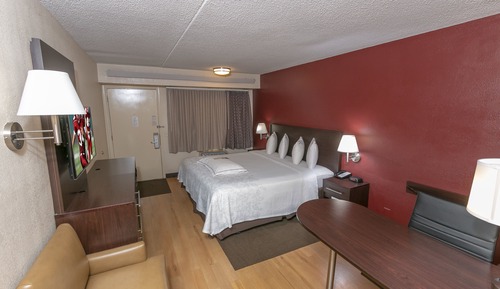 Chambre Premium, 1 très grand lit (Upgraded Bedding & Snack, Smoke Free)