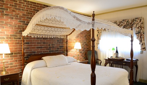 Deluxe Room, 1 Queen Canopy Bed