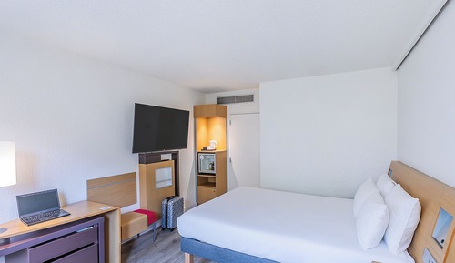 Chambre Standard, 1 lit double et 1 canapé-lit, vue piscine