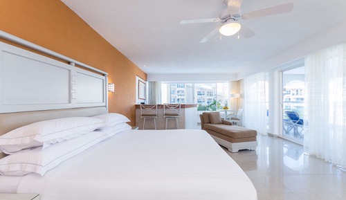 Suite Studio Junior, bain à remous, vue océan