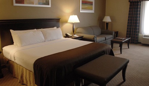 Chambre, 1 très grand lit et 1 canapé-lit, accessible aux personnes à mobilité réduite