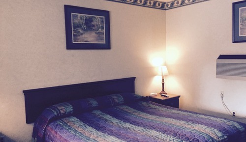 Chambre, 1 très grand lit, fumeurs