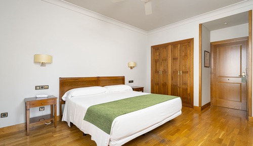 Chambre Simple Premium, 1 lit double ou 2 lits jumeaux