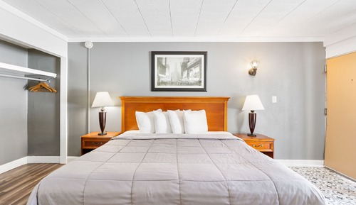 Chambre Simple Supérieure, 1 très grand lit, fumeurs