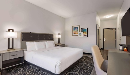 Chambre, 1 très grand lit, non-fumeurs
