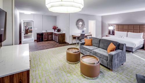 Suite, 1 très grand lit et 1 canapé-lit