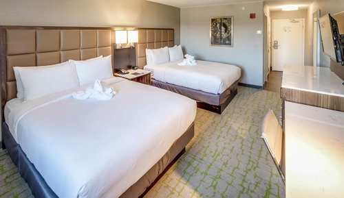 Chambre, 2 grands lits, vue fleuve