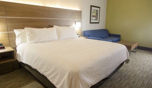 Chambre Standard, 1 très grand lit et 1 canapé-lit