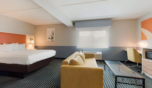 Suite Deluxe, 1 très grand lit et 1 canapé-lit, non-fumeurs, baignoire à jets