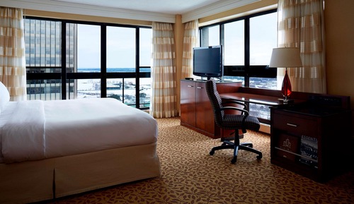 Concierge Room, 1 lit double, accès au salon club, vue ville