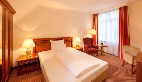 Chambre Double Standard, 1 grand lit, vue parc