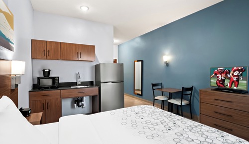 Studio, 1 grand lit, accessible aux personnes à mobilité réduite, non-fumeurs (Roll-In Shower)