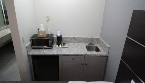 Chambre, 1 très grand lit, non-fumeurs, baignoire à jets