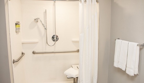 Suite, 2 grands lits, accessible aux personnes à mobilité réduite (Mobility, Roll-In Shower)