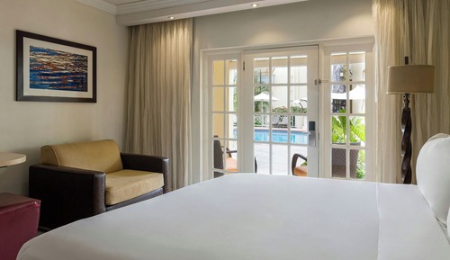 Chambre, plusieurs lits, vue jardin