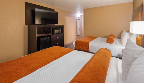 Chambre Standard, 2 grands lits, non-fumeurs, réfrigérateur et four à micro-ondes