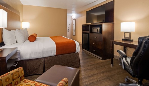 Chambre Standard, 1 très grand lit, non-fumeurs, réfrigérateur et four à micro-ondes