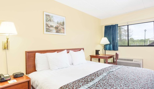 Chambre, 1 grand lit, accessible aux personnes à mobilité réduite