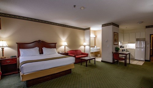 Chambre Standard, 1 très grand lit, plusieurs vues (King Suite Non-Smoking)