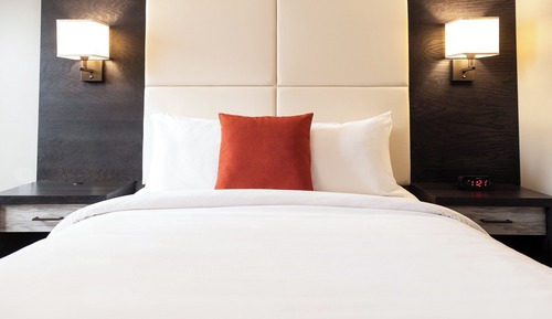 Chambre Standard, 1 grand lit, baignoire accessible aux personnes à mobilité réduite