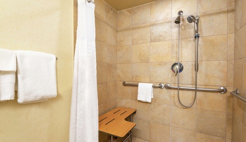 Chambre, 2 lits doubles, accessible aux personnes à mobilité réduite