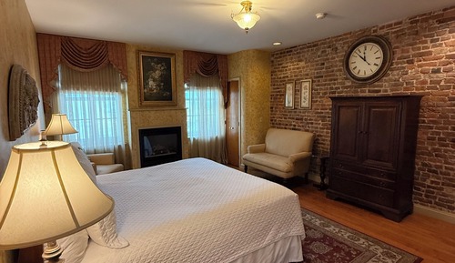 Chambre Supérieure, 1 très grand lit (Premium ONE KING BED Jacuzzi with Riv)