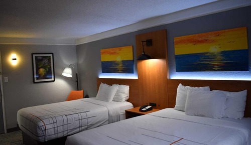 Chambre, 1 très grand lit, non-fumeurs