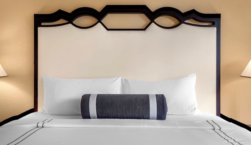 Chambre Tradition, 1 très grand lit, accessible aux personnes à mobilité réduite
