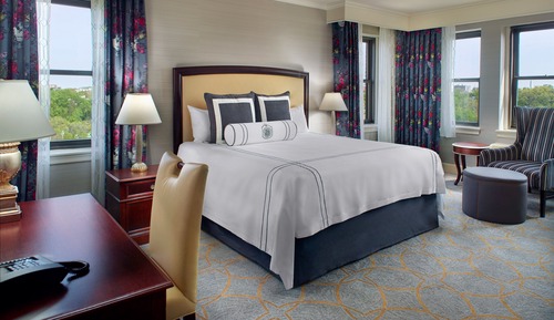 Chambre « Premier », 1 très grand lit, accessible aux personnes à mobilité réduite (Roll-In Shower)