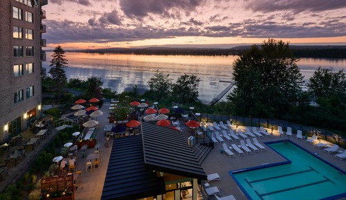 Suite Junior, 1 très grand lit et 1 canapé-lit, vue fleuve