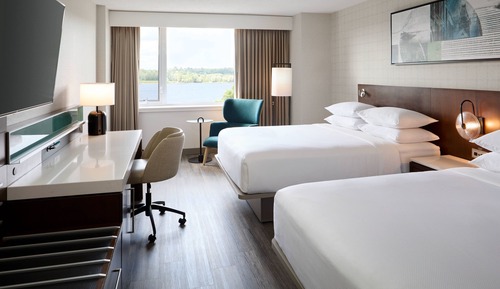 Chambre, 2 grands lits, vue fleuve