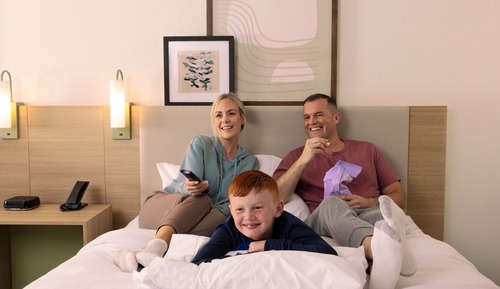 Chambre, 2 grands lits, accessible aux personnes à mobilité réduite, baignoire (Mobility & Hearing)