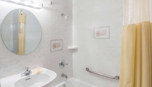 Chambre, 1 grand lit, accessible aux personnes à mobilité réduite, non-fumeurs