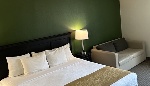 Chambre, 1 très grand lit, non-fumeurs