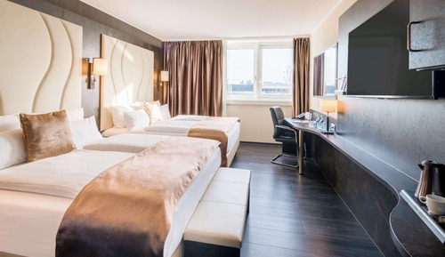 Chambre Confort, 2 grands lits (Quiet Location)