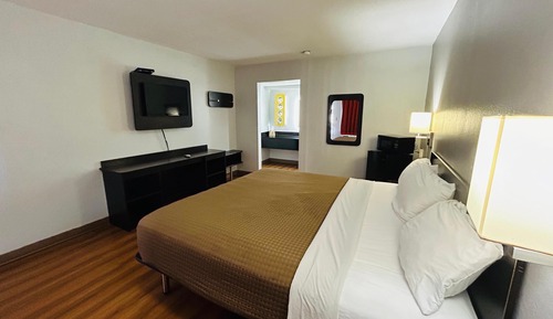 Chambre, 1 très grand lit, baignoire accessible aux personnes à mobilité réduite, non-fumeurs