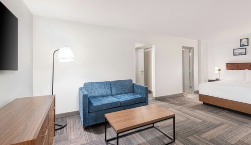 Suite, 1 très grand lit et 1 canapé-lit