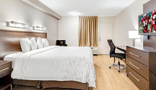 Chambre Deluxe, 1 très grand lit (Roll-In Shower, Smoke Free)
