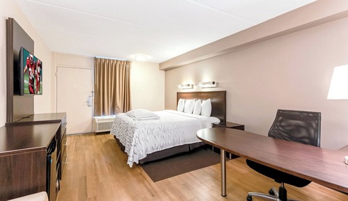 Chambre Premium, 1 très grand lit (Upgraded Bedding & Snack, Smoke Free)