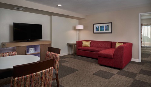 Suite, 1 très grand lit, réfrigérateur et four à micro-ondes (Wet bar)