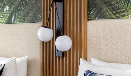 Chambre, 2 grands lits, vue établissement