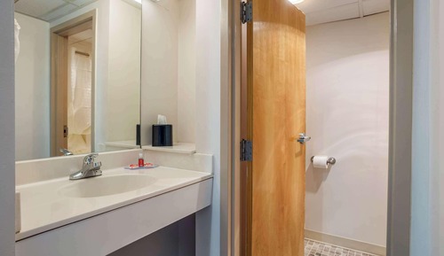Chambre, 1 très grand lit, accessible aux personnes à mobilité réduite, non-fumeurs